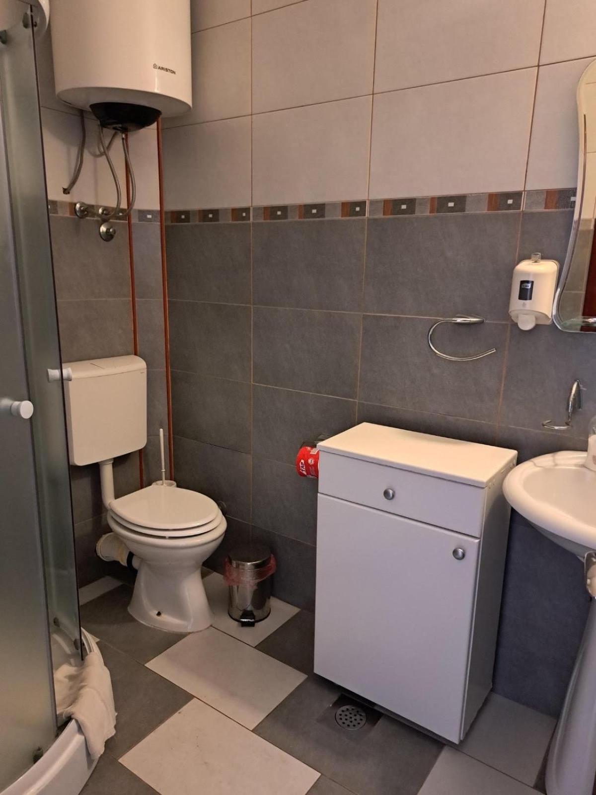 The Four Fish Apartment Petrovac ภายนอก รูปภาพ